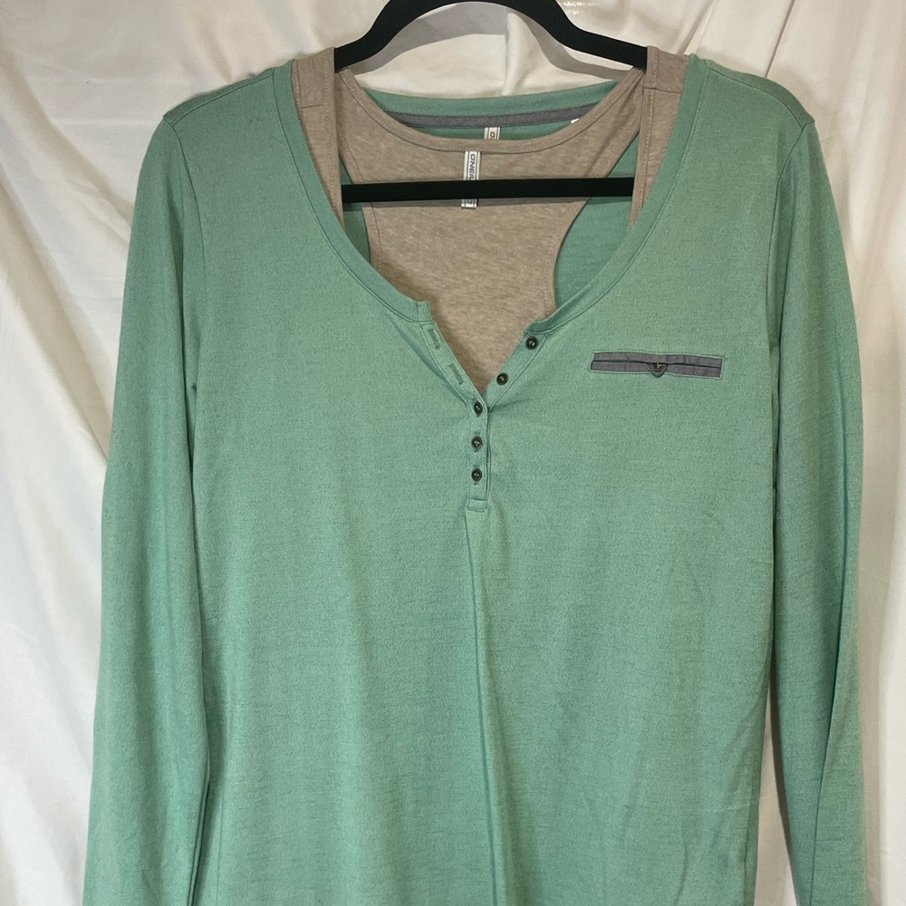 O’Neil t-shirt with layered tank